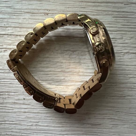 Michael Kors Goldtone Pinkish-Orange Face watch Date Window Snap Closure - Picture 8 of 8